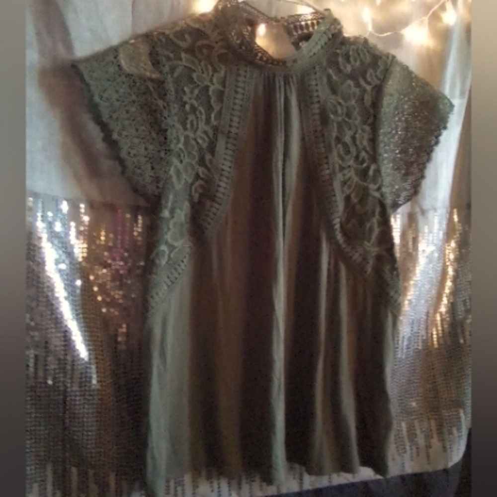 Intricate Embroideried Short Sleeved Top (Hunter Green)